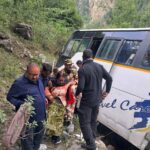 जोशीमठ-बद्रीनाथ राष्ट्रीय राजमार्ग पर श्रद्धालुओं से भरी बस के ब्रेक फेल, बिनाकुली गांव के पास बड़ा हादसा टला।